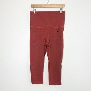 Nike Dri Fit Compression Red Black Striped Cropped Capri Leggings Women’s Medium